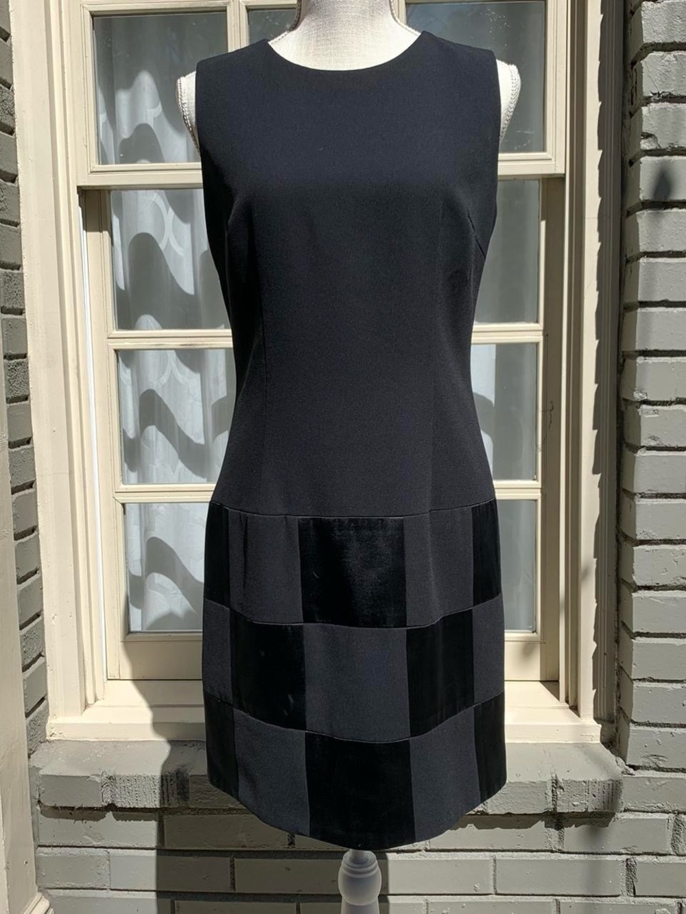 Classic Black Sleeveless Shift Dress - Elegant Checker Panel